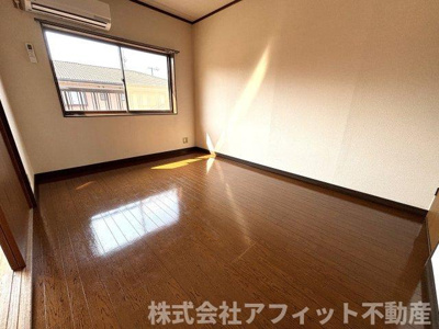 【寝室】 | クィーンズヴィラ　A棟 | 和室6帖　※左右反転イメージです