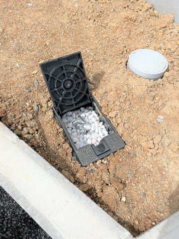 【庭】 | 仲介手数料無料！厚狭小学校に通える新築戸建　山陽小野田市鴨庄　第９－２号棟　クレイドルガーデン　アーネストワン | 駐車場には散水栓も付いています。