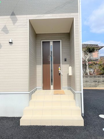 【エントランス】 | 仲介手数料無料！厚狭小学校に通える新築戸建　山陽小野田市鴨庄　第９－３号棟　クレイドルガーデン　アーネストワン | ダイヤルキー付きの郵便受け