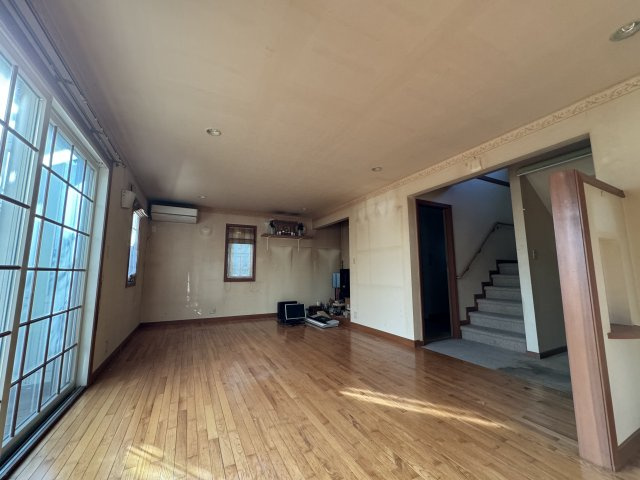 -三丁目不動産-　熊谷市石原　同一敷地に2棟の居間・リビング