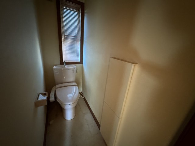 -三丁目不動産-　熊谷市石原　同一敷地に2棟のトイレ