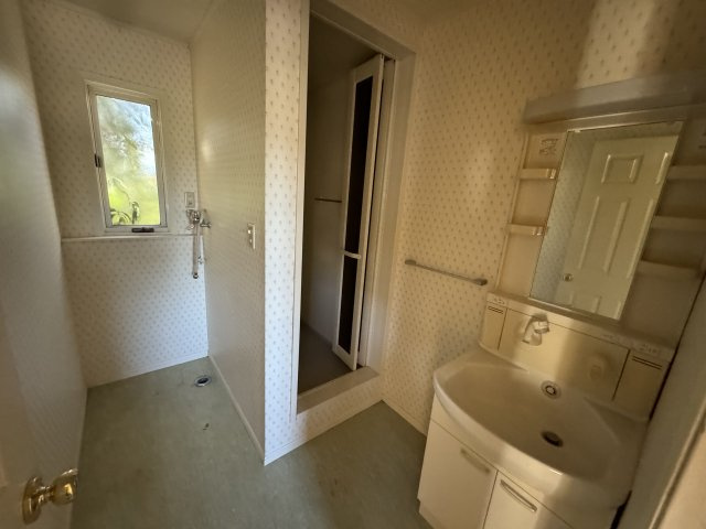 -三丁目不動産-　熊谷市石原　同一敷地に2棟の独立洗面台