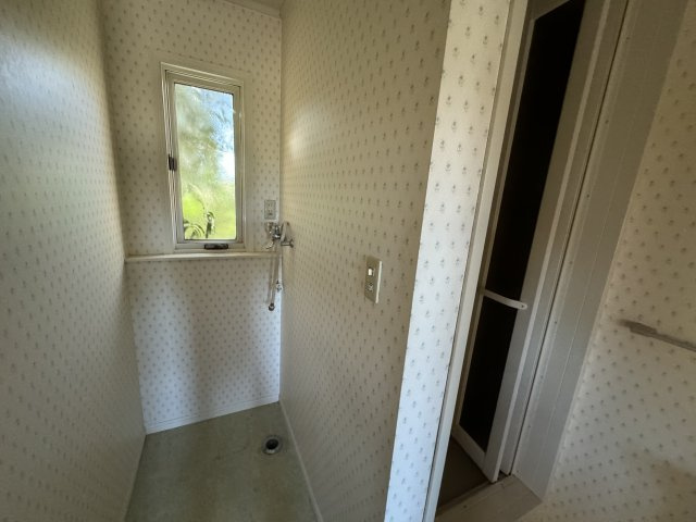 -三丁目不動産-　熊谷市石原　同一敷地に2棟の浴室