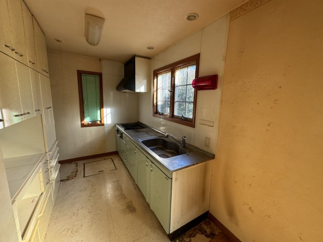 -三丁目不動産-　熊谷市石原　同一敷地に2棟のキッチン