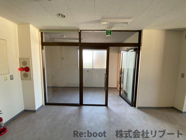 水野ビルのエントランス