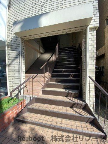 水野ビルのエントランス