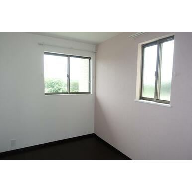 リズタウン大津の洋室