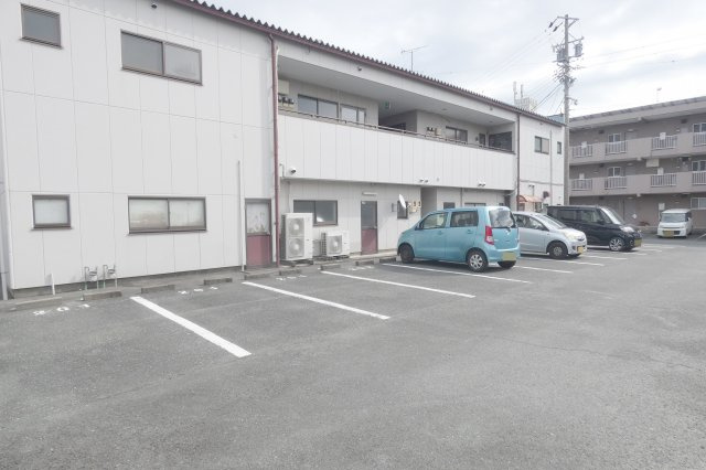 MKビル　西棟の駐車場