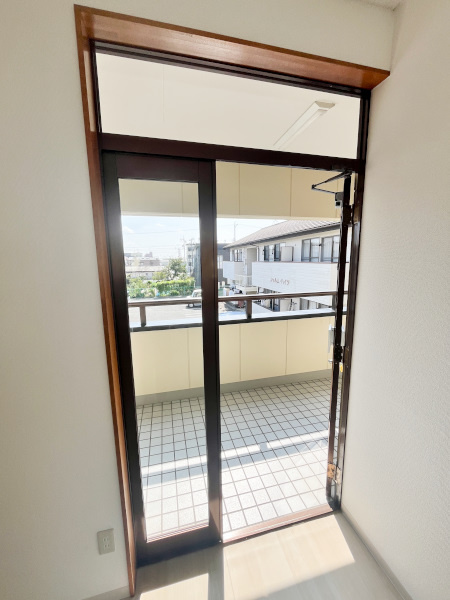 MKビル　西棟の玄関