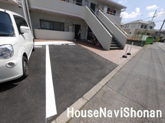 【駐車場】 | 室内写真は同タイプ別室の写真です。現況と異なる部分については現況優先となります。