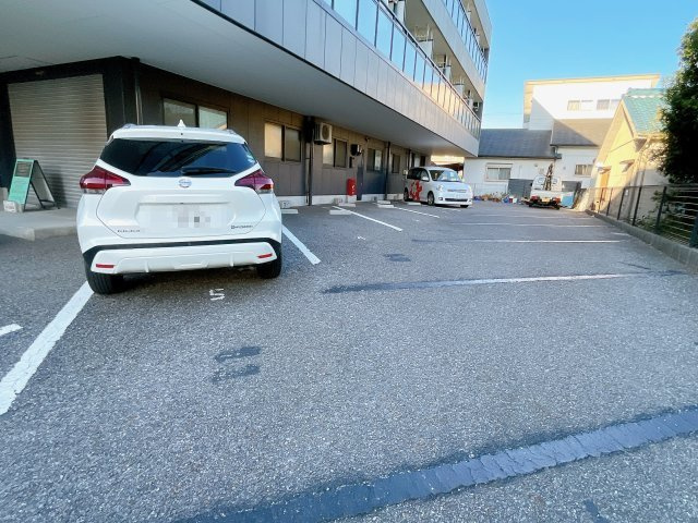 ラマージュの駐車場