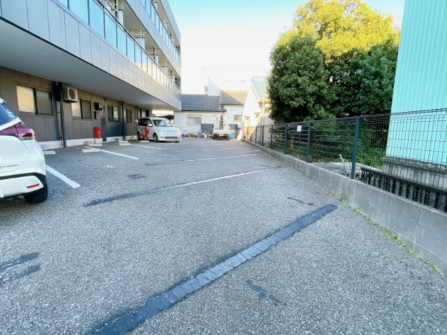 ラマージュの駐車場