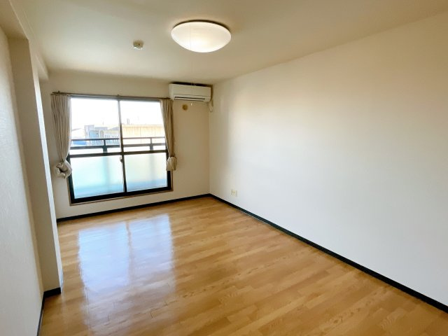 ラマージュの洋室