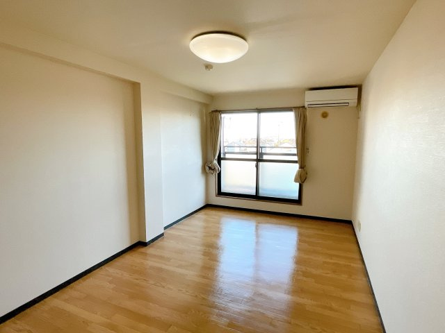 ラマージュの洋室