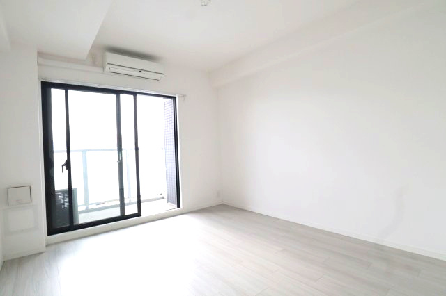 ラドゥセールシンオオサカの居間・リビング