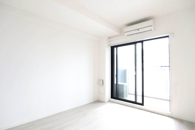 ラドゥセールシンオオサカの居間・リビング