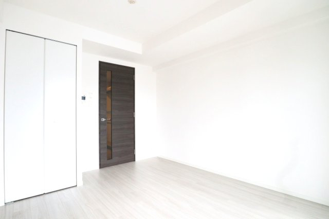 ラドゥセールシンオオサカの居間・リビング