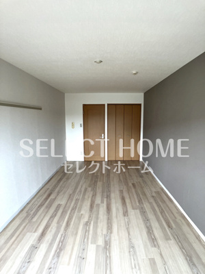 【寝室】 | ロイヤルサルビア | 広くて明るい寝室