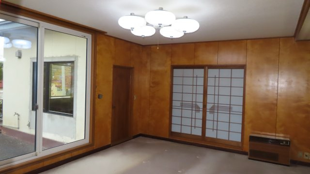 【居間・リビング】 | 網走郡津別町字豊永２５番地１　地下１階付平屋建　中古売家