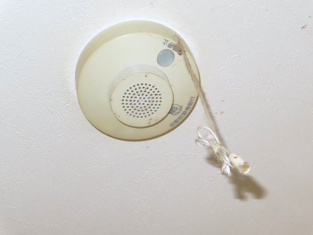 【防犯設備】 | 網走郡津別町字豊永２５番地１　地下１階付平屋建　中古売家 | 火災報知器