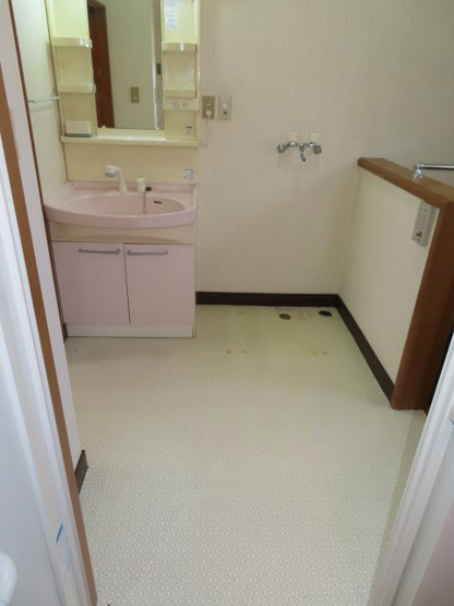 【脱衣所】 | 網走郡津別町字豊永２５番地１　地下１階付平屋建　中古売家 | 脱衣所