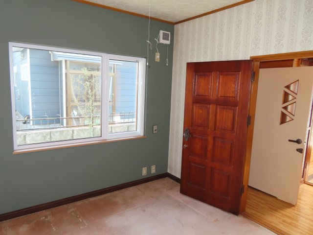 【洋室】 | 網走郡津別町字豊永２５番地１　地下１階付平屋建　中古売家 | 東側4.95帖洋室