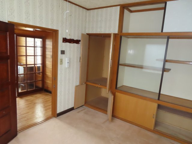 【洋室】 | 網走郡津別町字豊永２５番地１　地下１階付平屋建　中古売家 | 東側4.95帖洋室