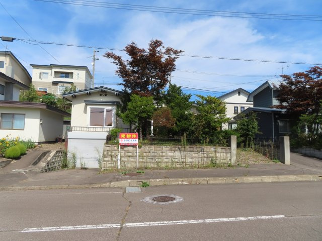 【前面道路含む現地写真】 | 網走郡津別町字豊永２５番地１　地下１階付平屋建　中古売家