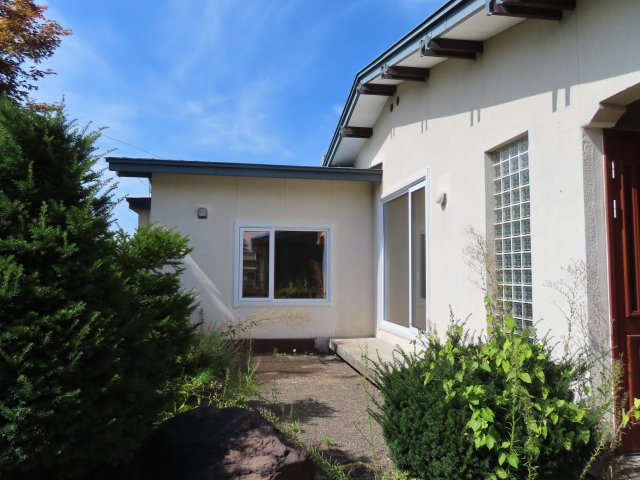 【外観】 | 網走郡津別町字豊永２５番地１　地下１階付平屋建　中古売家 | 外窓➡トリプルサッシに交換済み