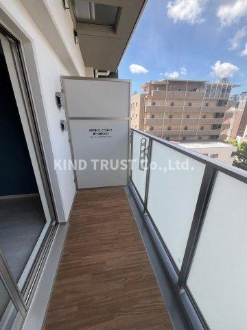 Alivis北梅田のバルコニー|外からの目が気にならないバルコニーで洗濯物が干せます