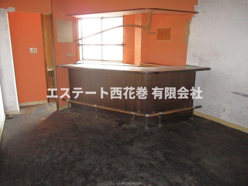 吹張町貸店舗の居間・リビング|店舗内部