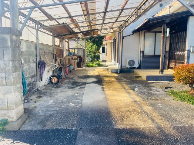 あきる野市雨間　平屋中古戸建の駐車場