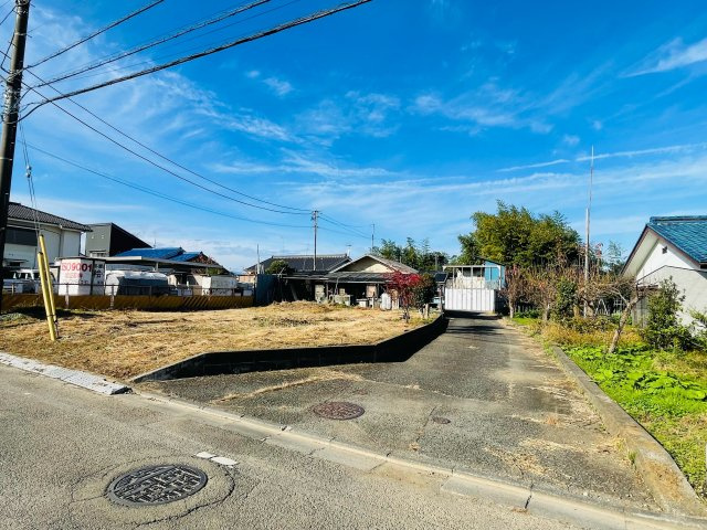 あきる野市雨間　平屋中古戸建の前面道路含む現地写真