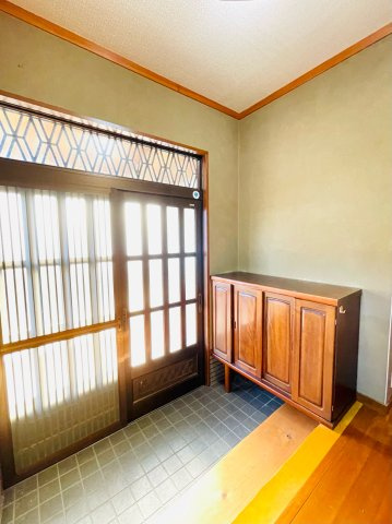 あきる野市雨間　平屋中古戸建の玄関