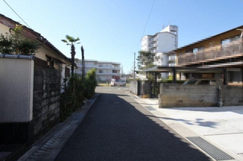 鴨部2丁目　建築条件なし　売土地の前面道路含む現地写真