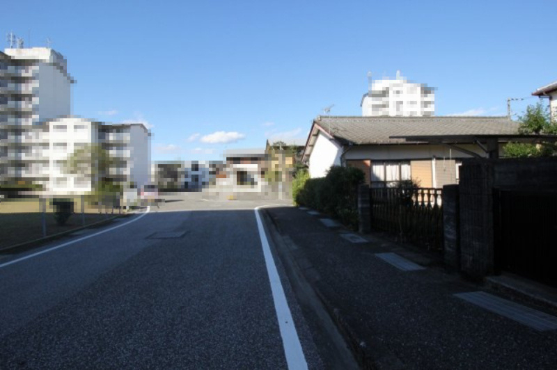 鴨部2丁目　建築条件なし　売土地の前面道路含む現地写真