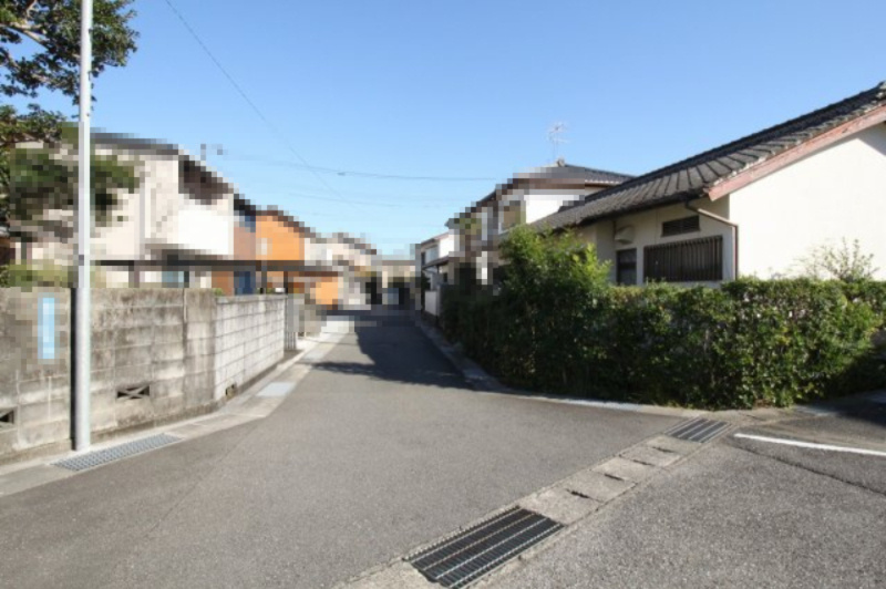 鴨部2丁目　建築条件なし　売土地の前面道路含む現地写真