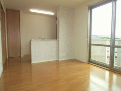 【居間・リビング】 | メゾンカリン | こちらのリビングで趣味の時間をお楽しみください