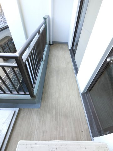 ＬＥＯ六拾弐番館 のバルコニー