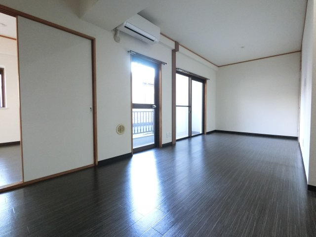 ＬＥＯ六拾弐番館 の居間・リビング
