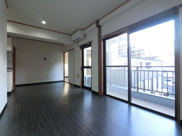 ＬＥＯ六拾弐番館 の居間・リビング