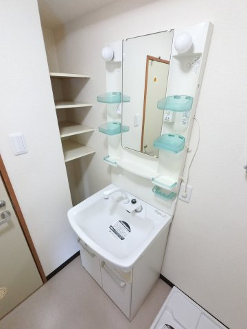ＬＥＯ六拾弐番館 の独立洗面台