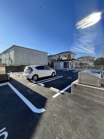 アヴニールルーチェの駐車場
