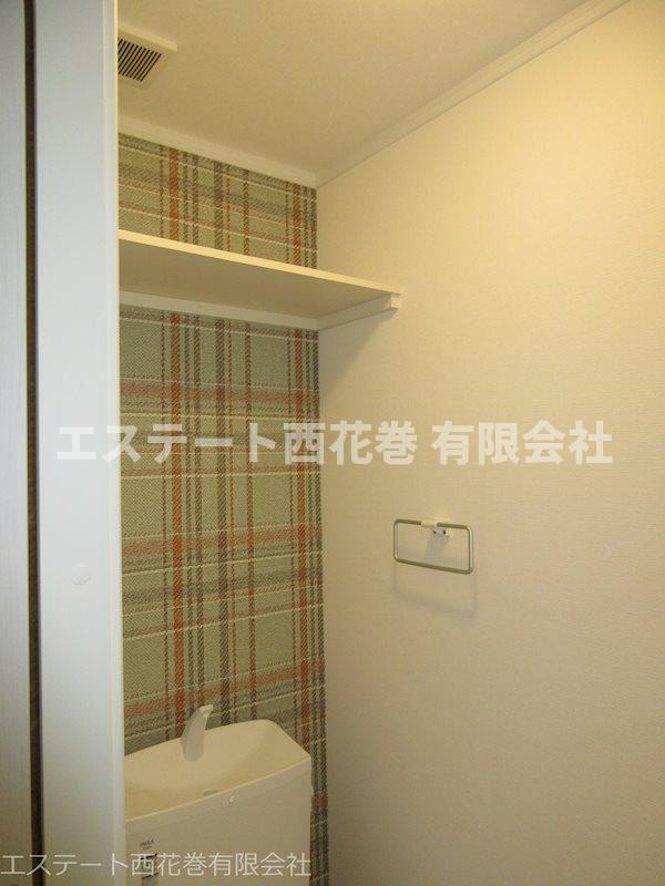 Fiore桜町（フィオーレ）Ｃのトイレ|トイレに収納棚があります