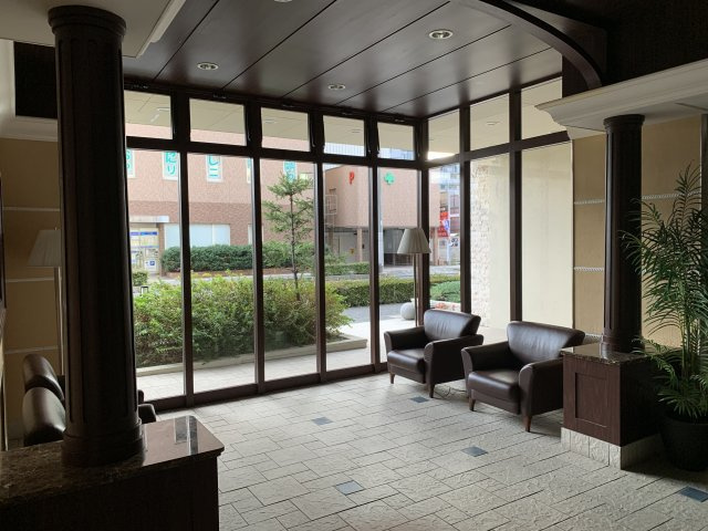 デュオプレステージ大久保駅前のエントランス