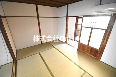 宮町3丁目貸家の居間・リビング