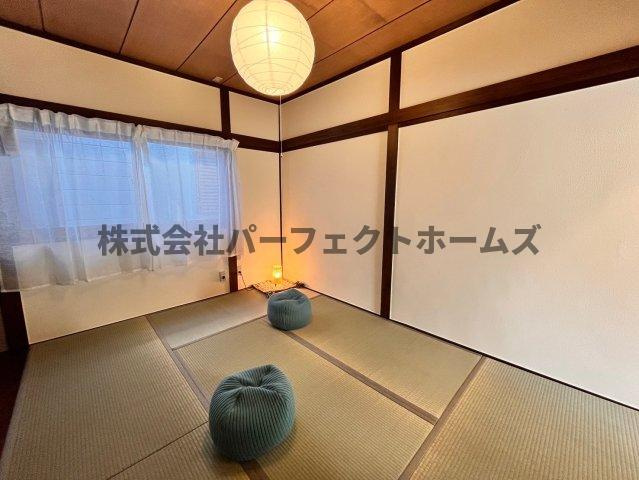 高野道1丁目戸建　賃貸の和室|畳の上でゆっくりとくつろげる和室です