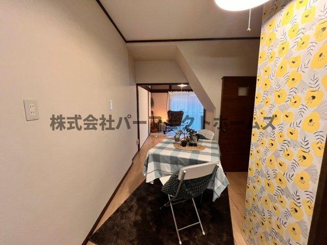高野道1丁目戸建　賃貸の居間・リビング|ゆったりとした居間です