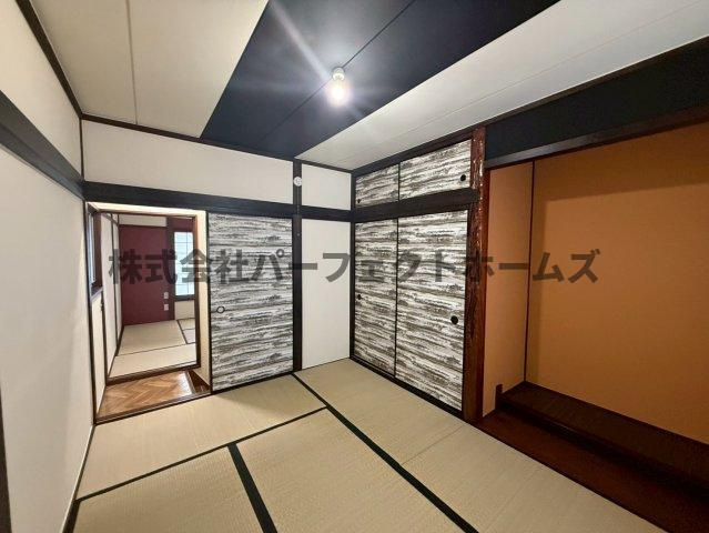高野道1丁目戸建　賃貸の和室|明るい和室です