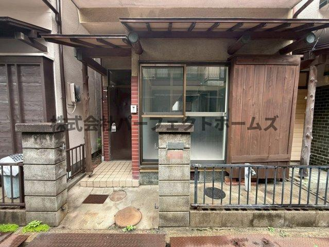 高野道1丁目戸建　賃貸のエントランス|ゆとりのあるエントランスです